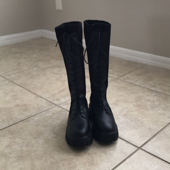 Boots - Picture 5 of 8